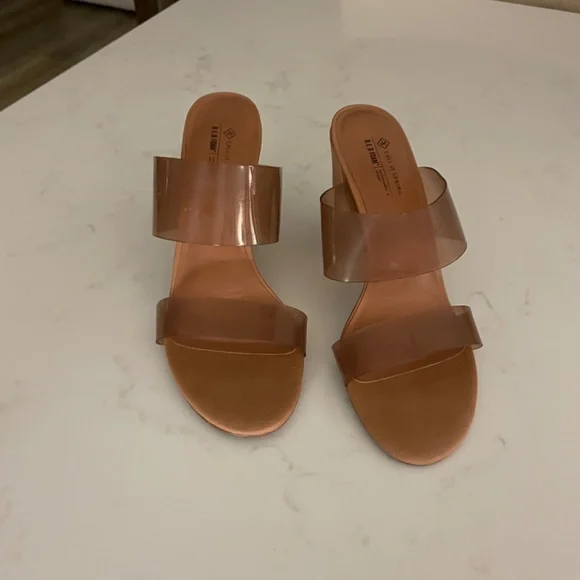 Heels - Picture 3 of 3